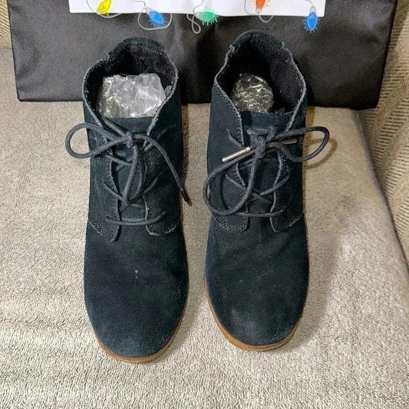 TOMS black suede women’s lunuta bootie 2.5” heel shoe size 7.5 - Picture 2 of 5